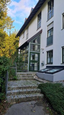 Wunderschöne 1,5-Zimmer-Dachgeschoss-Galerie-Wohnung mit Balkon, EBK, Abstellraum, Keller.