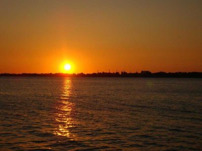 idyllisch+extravagant am Plauer See -- direkter Seezugang mit Strand+Bootsliegeplatz+Seeblick u.v.m.