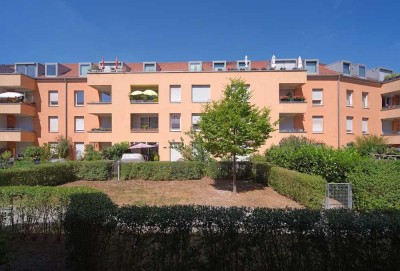 Garten + Terrasse  gehören zu der Wohnung