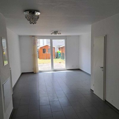 Modernes Haus mit Garten, Garage & Einbauküche – Glasfaser & Terrasse!