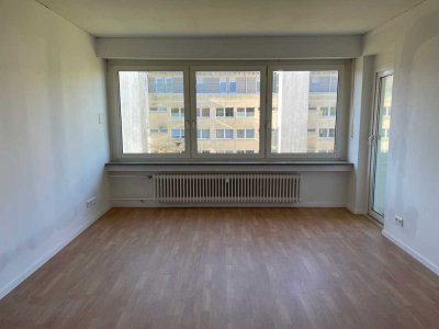 Gut geschnittene 4-Zimmer-Wohnung mit neu gemachtem Bad in Erlangen-Süd ab sofort frei