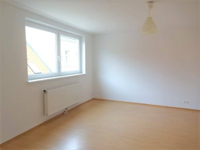 NASCHMARKTNÄHE, 4.Liftstock, 35 m2, helle 1-Zimmer-Wohnung, 673,47 EUR Inkl. Heizung u. WW, unbefristet