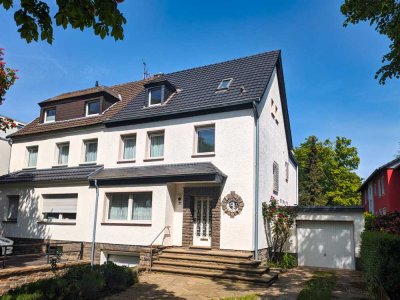 Familienglück am Rhein: Charmanter Altbau mit großem Garten, Keller, 2 Garagen und Dachterrasse