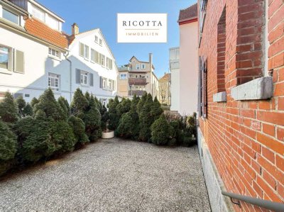 Lichterfüllte 3 Zimmer Altbau-Wohnung mit großer Terrasse im Esslinger Zentrum
