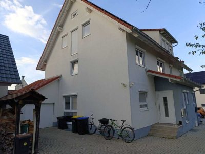 Gepflegte 6-Zimmer Doppelhaushälfte in Gottenheim (WG-Geeignet)