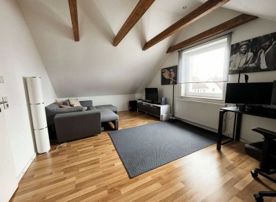 Schöne 2 ZKB-Dachgeschosswohnung - ruhige Lage - Einzelgarage