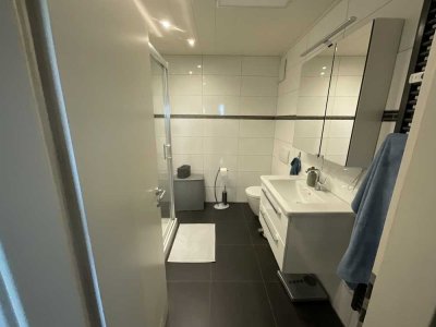 Charmante 2,5-Zimmer-Wohnung mit Rheinblick, Balkon und Stellplatz