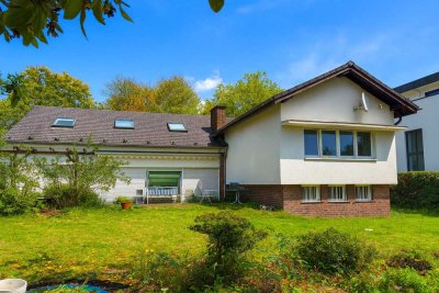 Einfamilienhaus mit Entwicklungspotential - Großes Südgrundstück inkl. Baugenehmigung