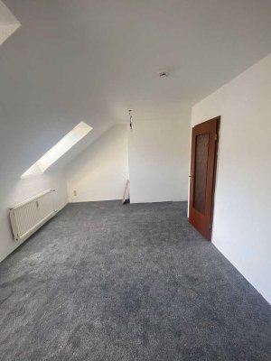 Helle 2-Zi.-Dachgeschosswohnung (65 m²) in Duisburg-Neudorf | Nähe Uni & HBF