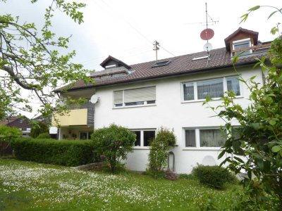 Kleine aber gemütliche 3 Zi-Dachgeschosswohnung, mit Balkon - Kein PKW-Stellpatz - Parken an Straße