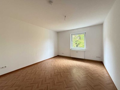 2 Zimmer Wohnung in der Philipp-Zorn-Straße 1. OG Rechts