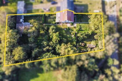 Greifen Sie zu! Renovierungsbedürftige DHH mit Garten und 2 Freistellplätzen - Erbbaurecht