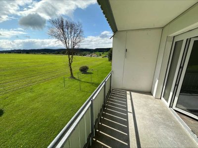 1. Obergeschoss - 4-Zimmer-Wohnung mit Balkon (frisch saniert)
