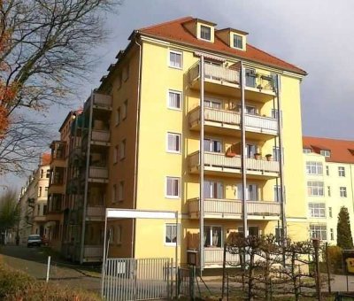 Eigentumswohnung mit Balkon, Garage, Fahrstuhl neben Tierpark ruhig gelegen