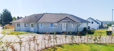 Ruhig wohnen, nachhaltig leben – 150 m² Bungalow mit PV & Wärmepumpe!