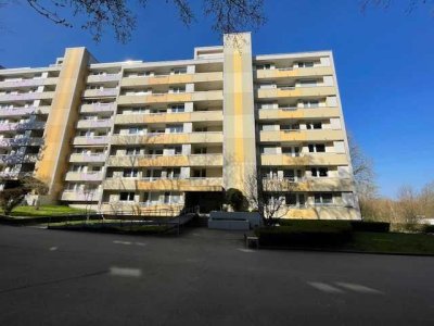 Mit herrl. Fernsicht! Renov./mod. 3,5-Zi.-Wohn. m. 92 m² Wfl., 2 Balk. u. Garage in naturnaher Lage!