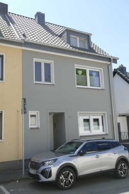 Zweifamilienhaus mit Ausbaureserve in schöner Lage in Brühl-Kierberg