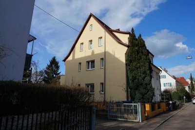Esslingen: Helle 2-Zimmer-Altbau-Wohnung mit Balkon