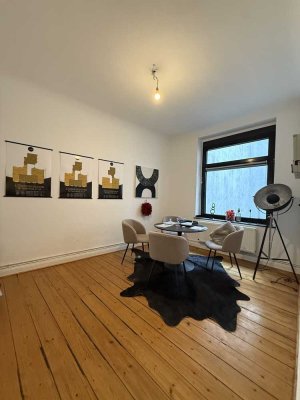 FREIE ALTBAUWOHNUNG MIT HOHEN DECKEN UND ALTEN HOLZDIELEN - SUPER RUHIG UND SEHR HELL