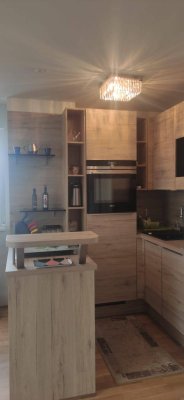 Dachgeschosswohnung neben U2 (100m) mit Balkon privat zu vermieten, 49m2 und möbliert ab 15.5.2025