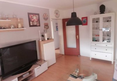 2 Zi. Wohnung zu vermieten. 58 qm, Wannenbad, Balkon und Einbauküche. 1. OG in ruh. Haus in Echtz.