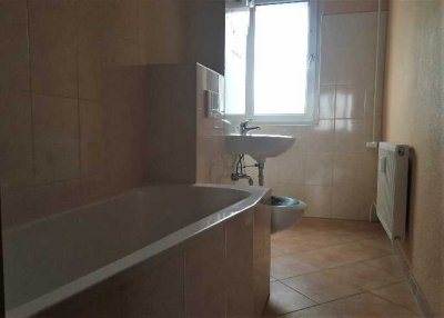 Familienglück: 3-Raum mit Balkon und Wanne