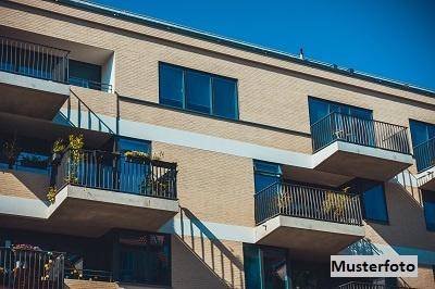 2-Familienhaus mit 2 Garagen