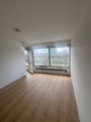 Neckarblick! Liebevoll sanierte Etagenwohnung mit tollem Neckarblick und Balkon!