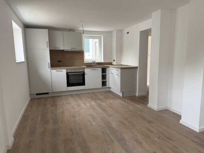 Kernsanierte 2-Zimmer-Wohnung mit neuer Einbauküche im Souterrain in Frankfurt-Eschersheim