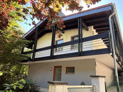 Idyllisches Wohnen im Grünen - Wohnhaus mit großer Terrasse, Garten und Garage