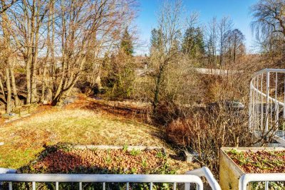 Lichtdurchflutete Wohnung im Zentrum von Gauting mit 209m2 Garten und direktem Zugang zur Würm