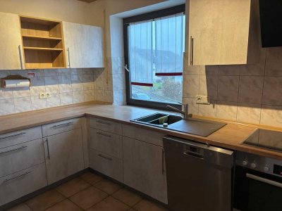 Großzügige 4-ZKB-Wohnung (105 m²) mit Balkon, EBK & Stellplatz in idyllischer Ortsrandlage