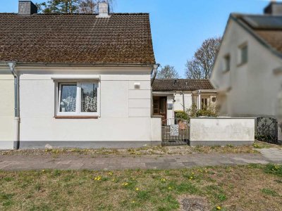 2019 modernisiertes Reihenhaus mit bodengleicher Dusche (barrierearmes EG) in Neumünster-Brachenfeld