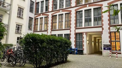 Bezugsfrei! Elegante Altbauwohnung mit Mini-Terrasse im begehrten Winsviertel