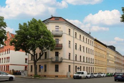 Freistehende 3 Zimmer Dachgeschosswohnung in Leipzig Stötteritz mit Aufzug und Loggia
