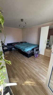 Helle 3-Zimmer Wohnung mit Balkon im 4. OG in München-Neuhausen