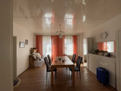 Zentral gelegen, 4 Zimmer Wohnung mit Balkon und Garage in Ludwigsburg