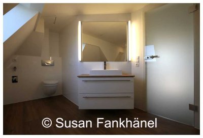 STILVOLLER ALTBAU MIT BALKON, EINBAUKÜCHE & STELLPLATZ !