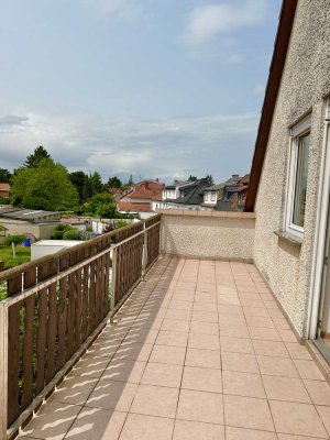 Schnuckelige, komplett renovierte 1,5 Zi. Dachgeschosswohnung mit gr. Balkon in ruhiger Lage !