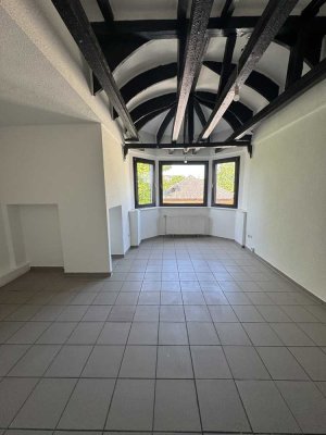 Zentrale 2-Zimmer-Wohnung mit Kamin und besonderer  Deckenarchitektur in Hamm