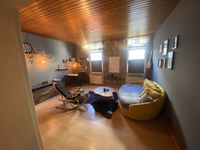 Erstbezug nach Sanierung mit Einbauküche: Schöne 2,5-Raum-Wohnung mit lux. Innenausstattung
