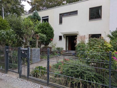 4-Zimmer Reihenmittelhaus mit Garage in Berlin-Lankwitz