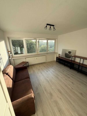 Lichtdurchflutetes, frisch renoviertes und voll möbliertes 1-Zimmer-Appartement (26 m²) mit Aufzug