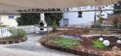 Handwerker aufgepaßt! Großes Mehrfamilienhaus mit vielen Möglichkeiten  in begehrter Lage Oberwalluf