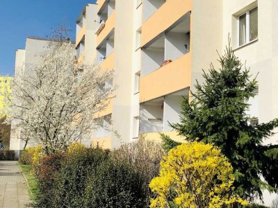 **JETZT EINZIEHEN**3-Zimmer-Wohnung // Balkon // 2.Etage // Bad  mit Wanne // ab Sofort