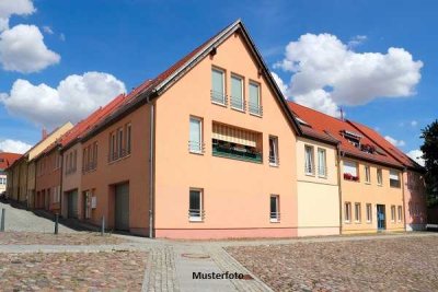 Drei- und Zweifamilienhaus