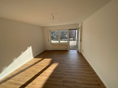 Charmante 2‑Zimmer‑Wohnung mit Balkon & Tiefgaragenstellplatz im Herzen von Neustadt