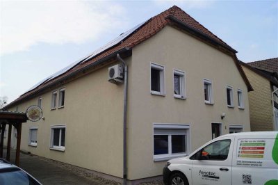 Solide Kapitalanlage: 3er-Mehrfamilienhaus mit Garage, Carport und Stellplätzen