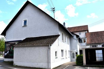 2-Familien-Haus mit je 120 qm & 5-Zimmer-Whg. + Garage, Stellplatz & Carport