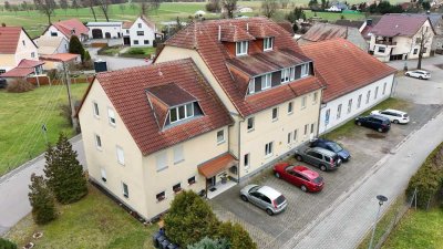 Charmante Maisonette-Wohnung mit Einbauküche & großer Eckbadewanne